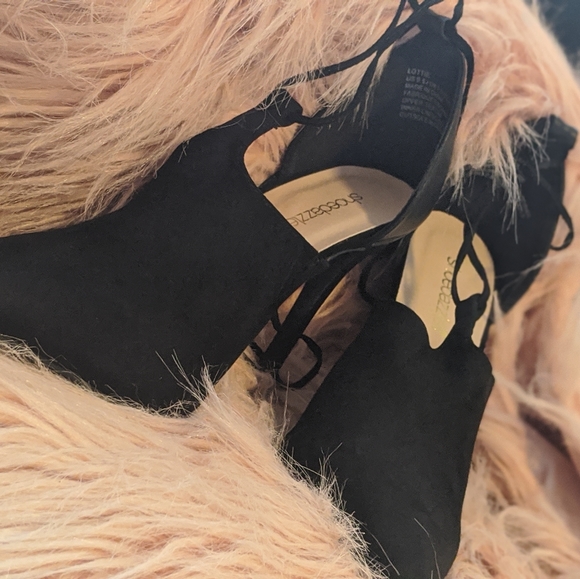 Strap pumps - Picture 3 of 4